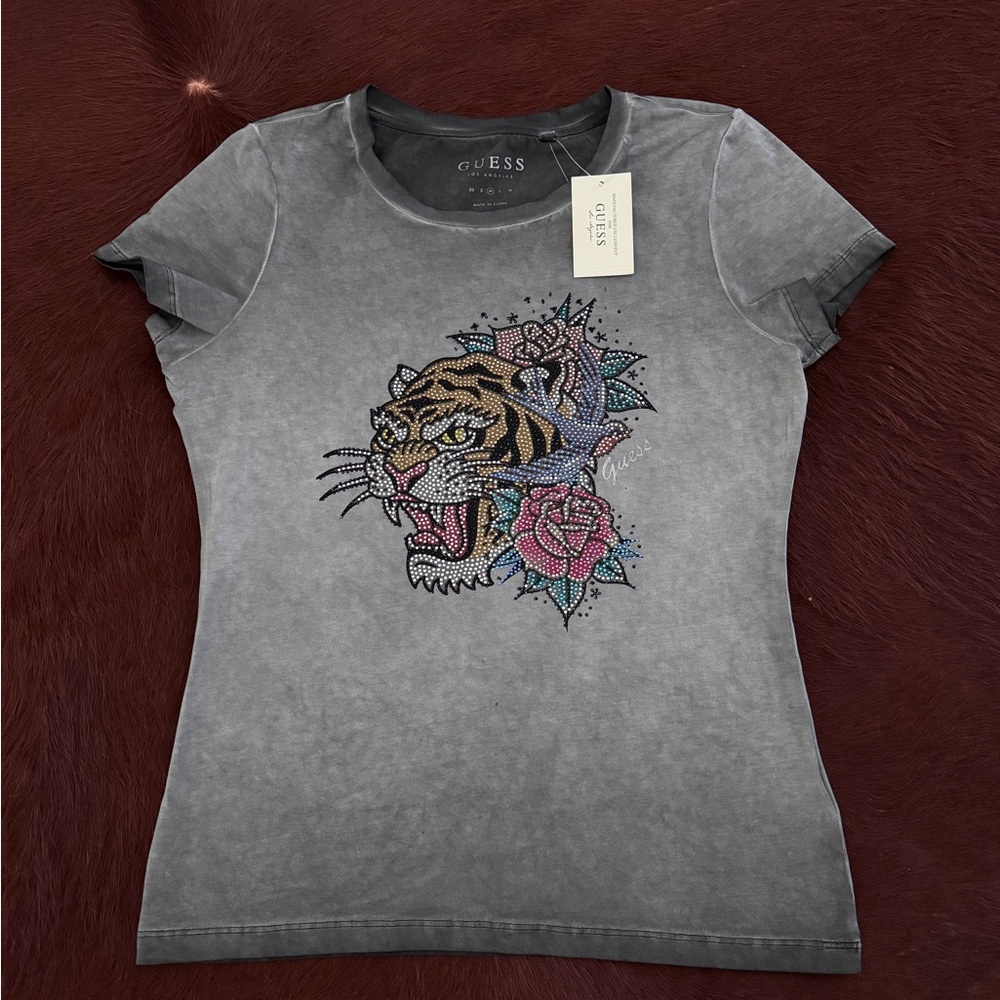 Guess WOMEN'S EMBELLISHED TIGER SHORT SLEEVE CREWNECK TOP IN JET BLACK MULTI